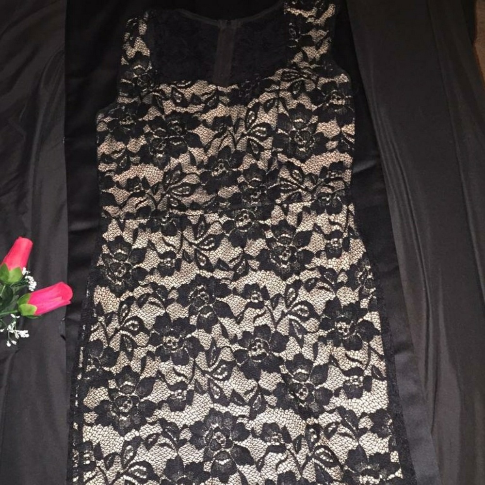 Black lace & beige dress - Picture 2 of 8